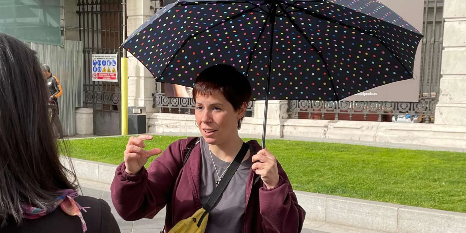 Guide holding a patterned umbrella